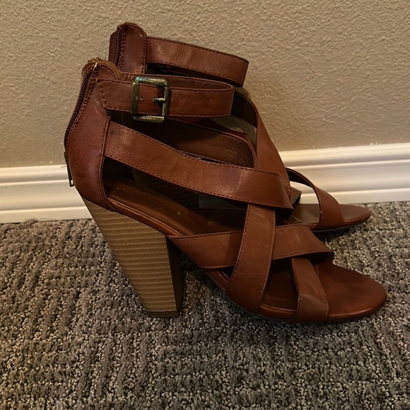Size 8.5 Shoedazzle Brown Sandal heels - Picture 2 of 3